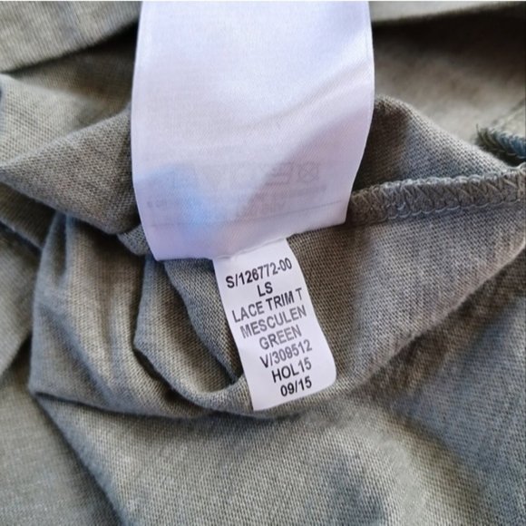 SALE! Gap ♡ lace trim shirt - Picture 6 of 6